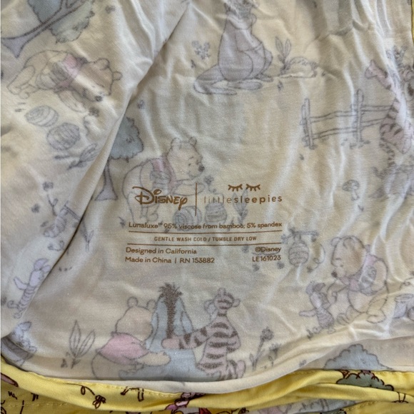 ✨SOLD✨ Pooh swaddle & hat set - Picture 2 of 2